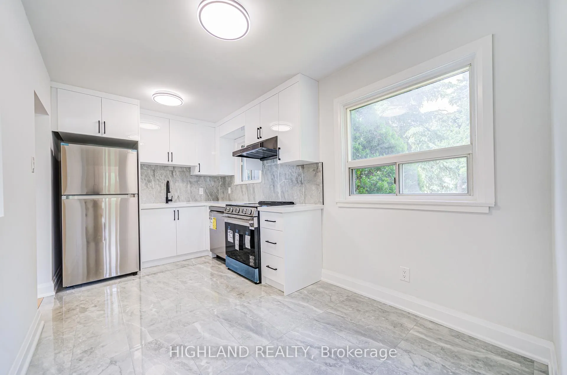 Photo 7 of 38 Esmond Crescent, Etobicoke, Elms-Old Rexdale — HOMEH