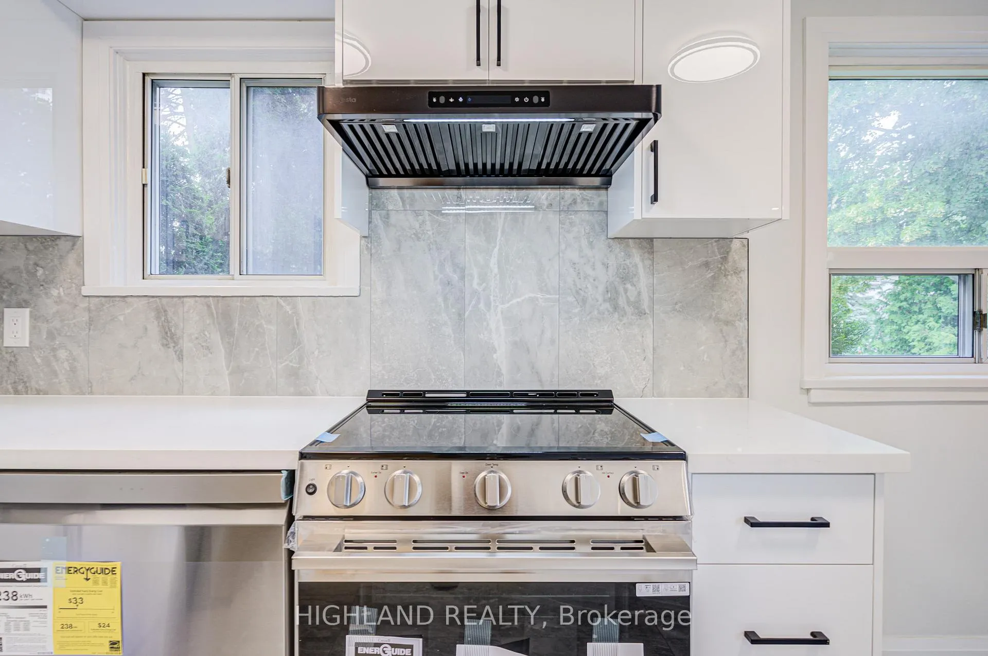 Photo 10 of 38 Esmond Crescent, Etobicoke, Elms-Old Rexdale — HOMEH