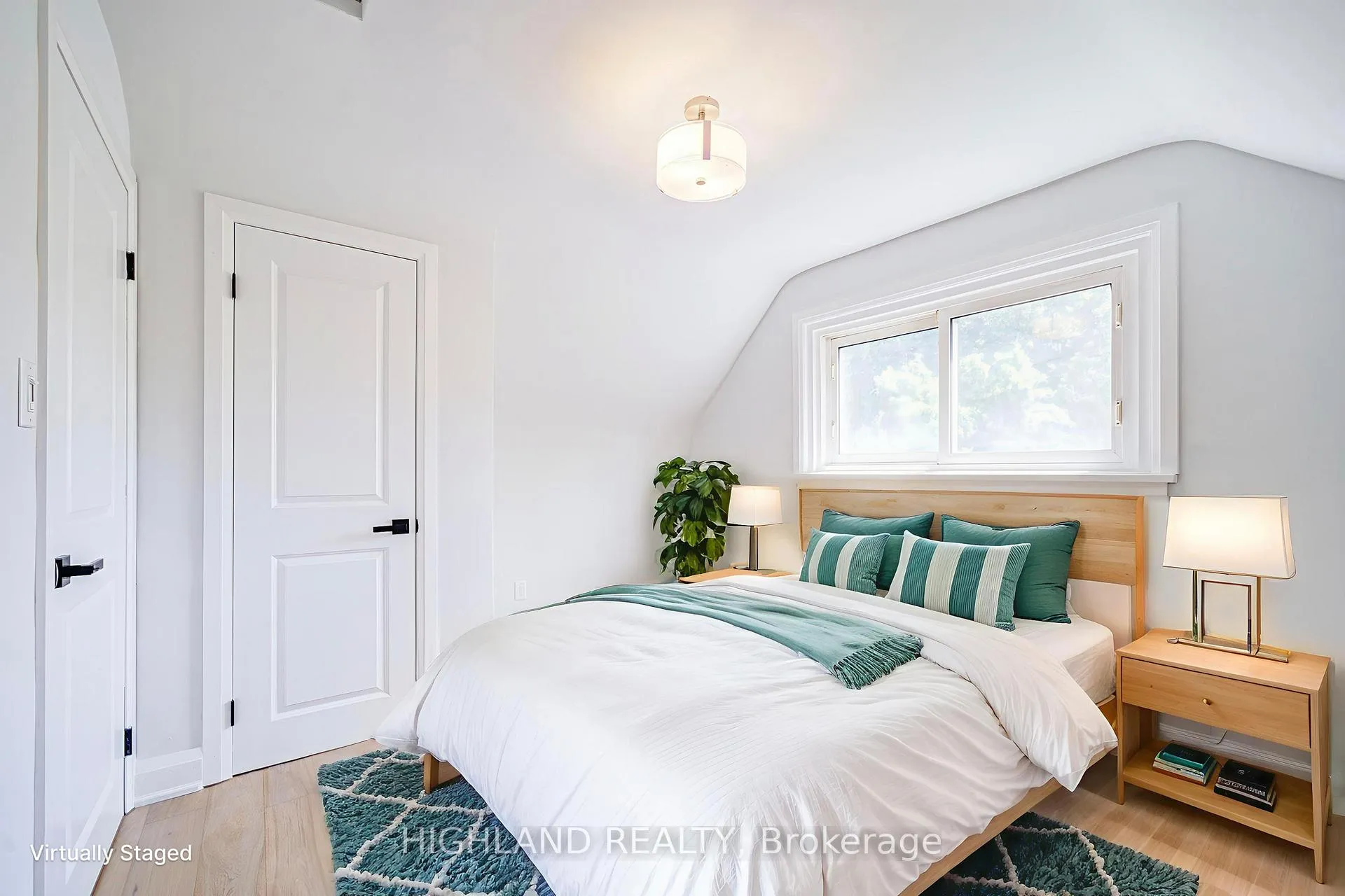 Photo 15 of 38 Esmond Crescent, Etobicoke, Elms-Old Rexdale — HOMEH