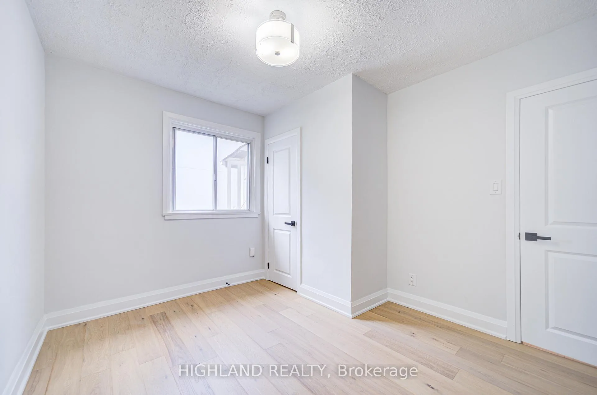 Photo 17 of 38 Esmond Crescent, Etobicoke, Elms-Old Rexdale — HOMEH