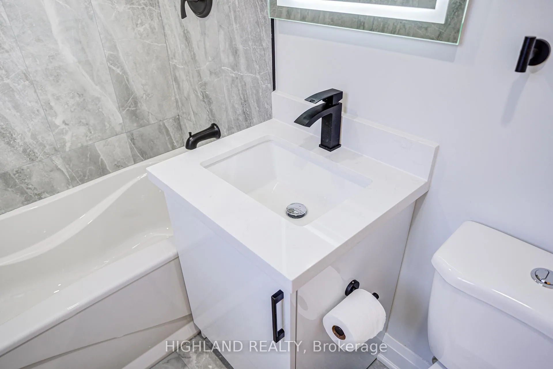 Photo 19 of 38 Esmond Crescent, Etobicoke, Elms-Old Rexdale — HOMEH