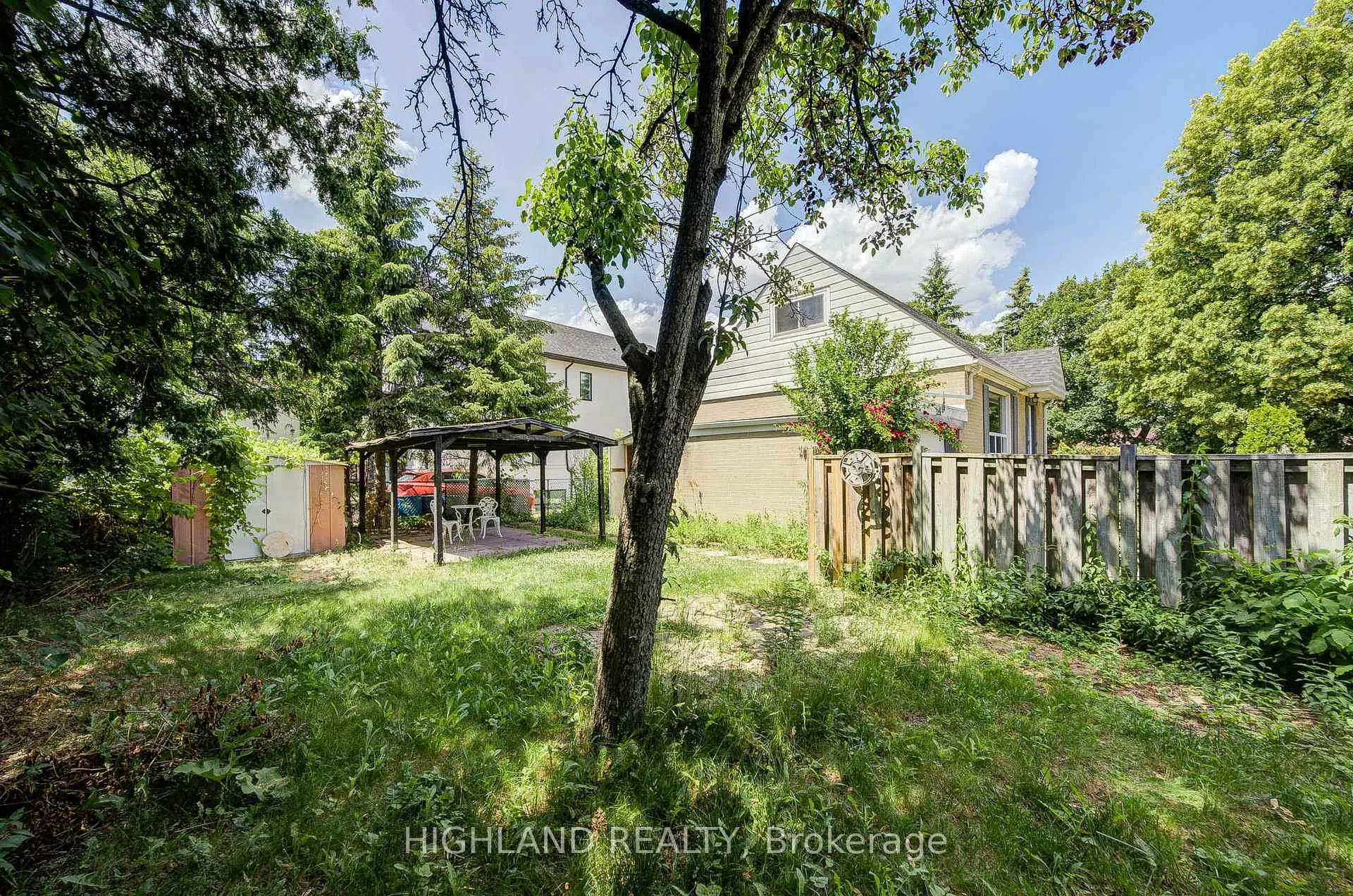 Photo 25 of 38 Esmond Crescent, Etobicoke, Elms-Old Rexdale — HOMEH