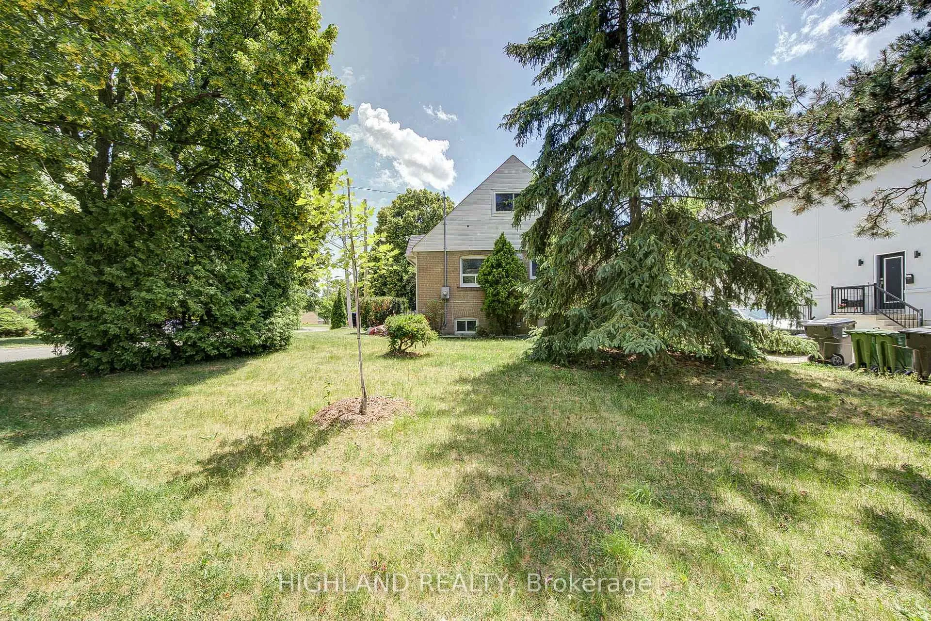 Photo 27 of 38 Esmond Crescent, Etobicoke, Elms-Old Rexdale — HOMEH