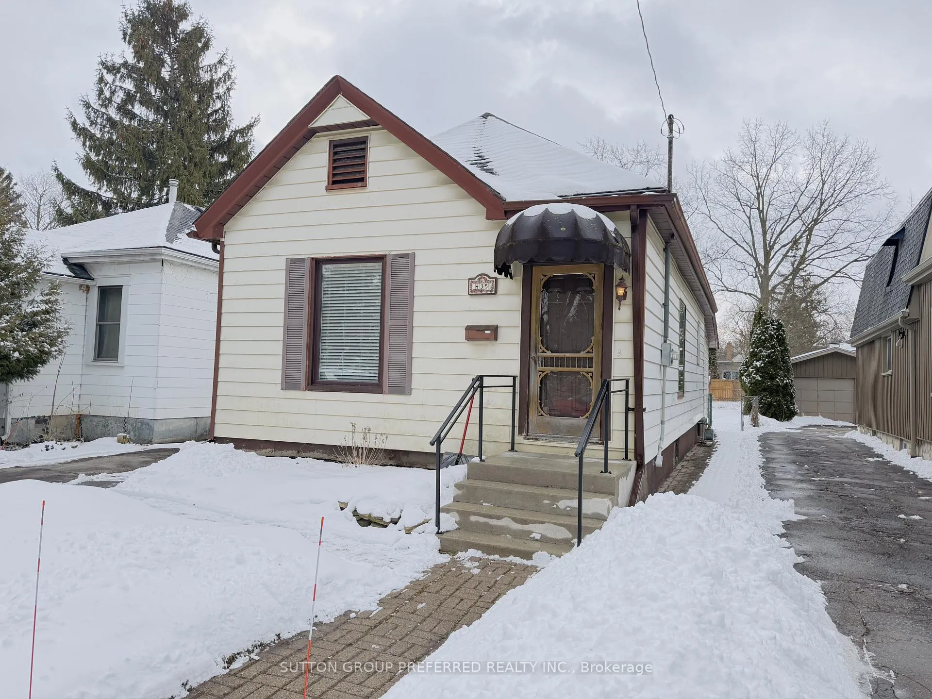 Front of 435 Chester Street