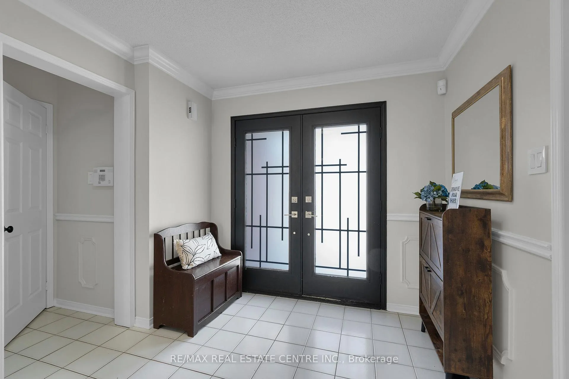 Photo 5 of 38 Sapphire Crescent, Brampton, Heart Lake West — HOMEH