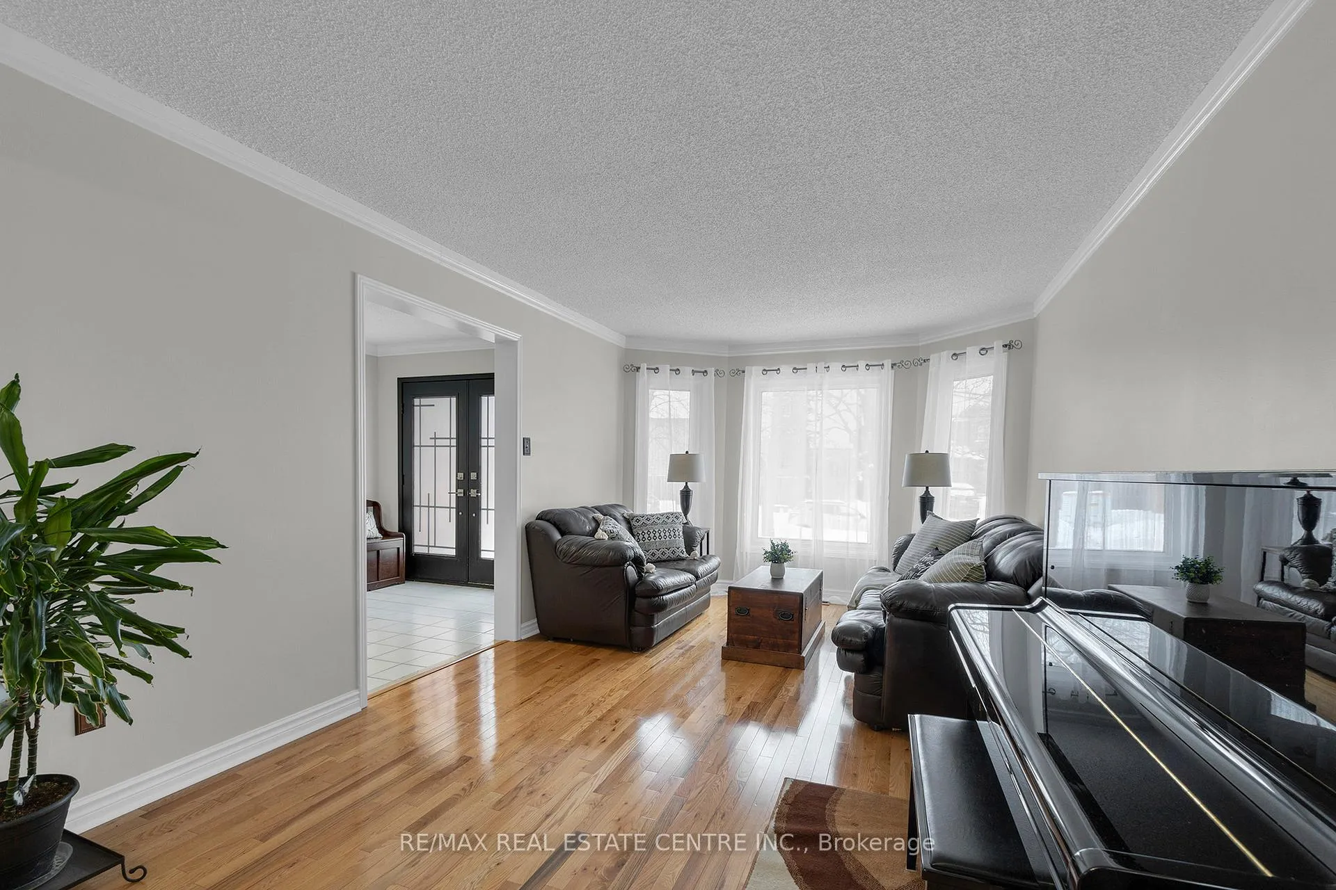 Photo 6 of 38 Sapphire Crescent, Brampton, Heart Lake West — HOMEH