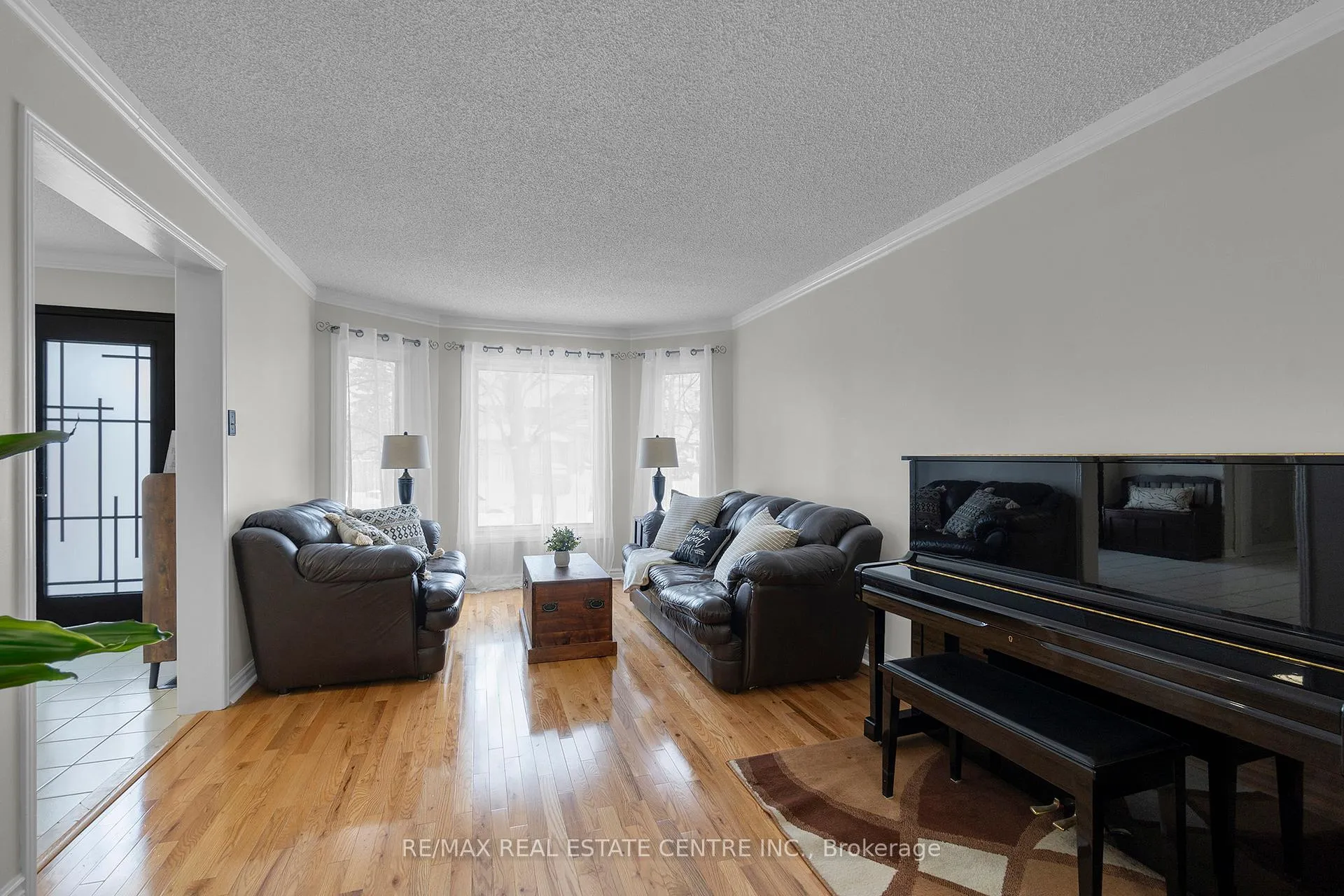 Photo 7 of 38 Sapphire Crescent, Brampton, Heart Lake West — HOMEH