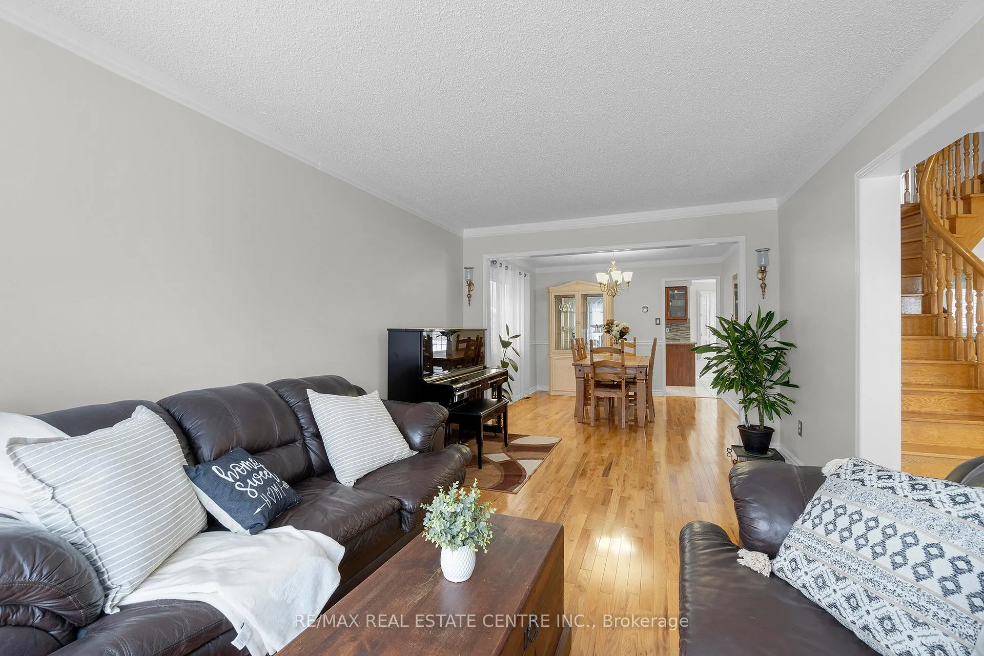 Photo 8 of 38 Sapphire Crescent, Brampton, Heart Lake West — HOMEH