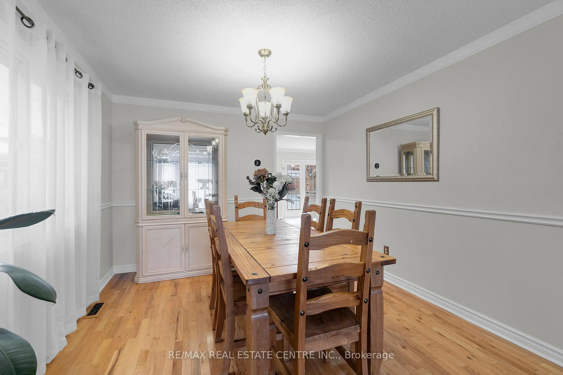 Photo 9 of 38 Sapphire Crescent, Brampton, Heart Lake West — HOMEH