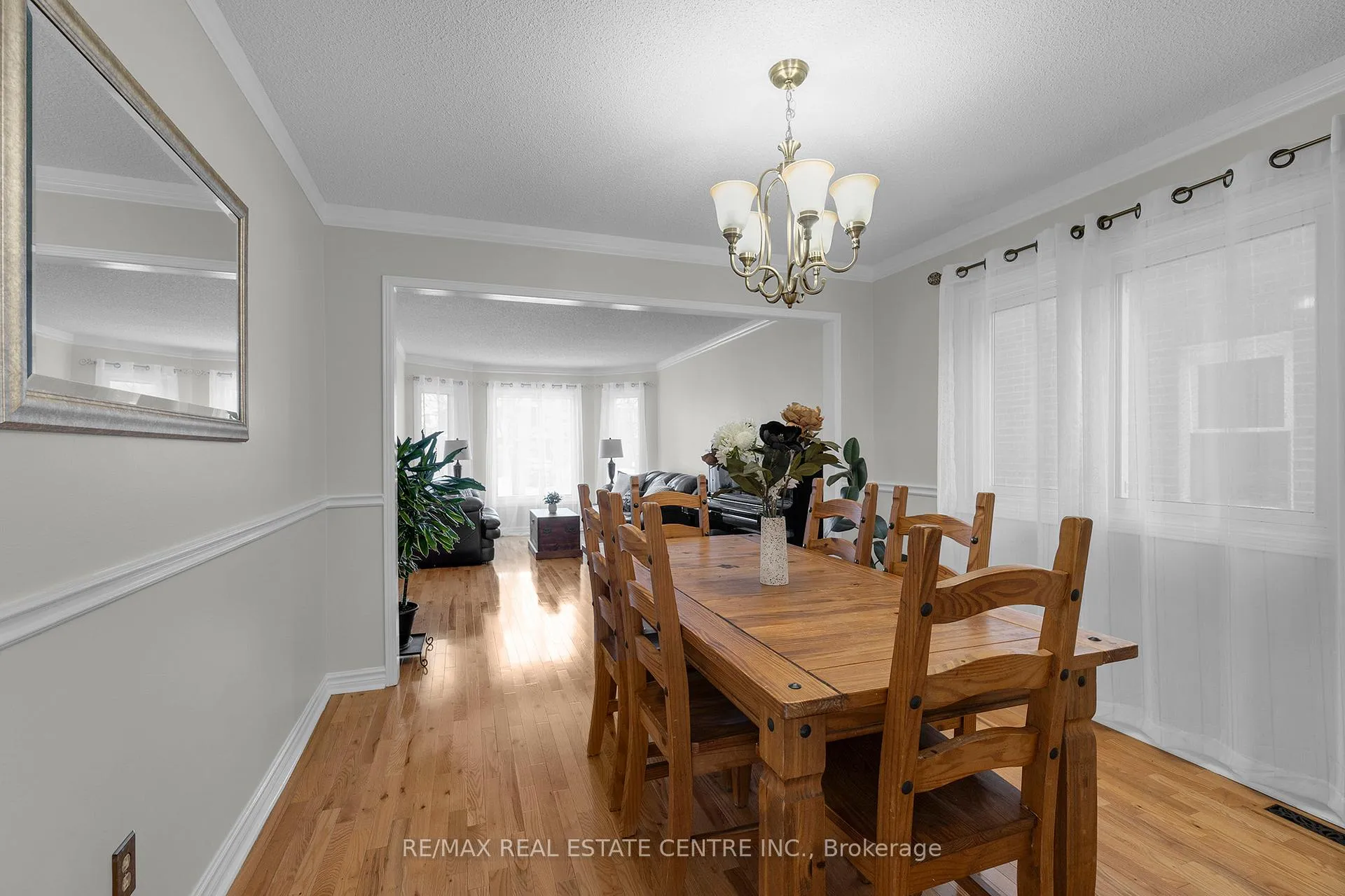 Photo 10 of 38 Sapphire Crescent, Brampton, Heart Lake West — HOMEH