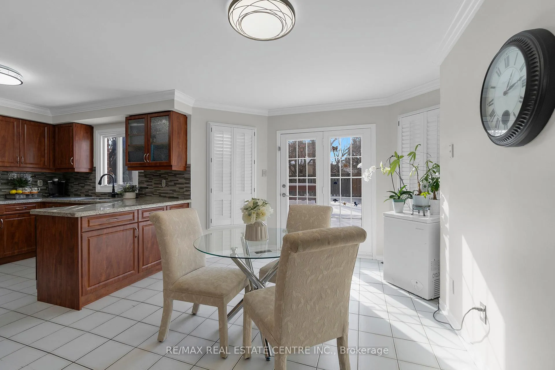 Photo 11 of 38 Sapphire Crescent, Brampton, Heart Lake West — HOMEH