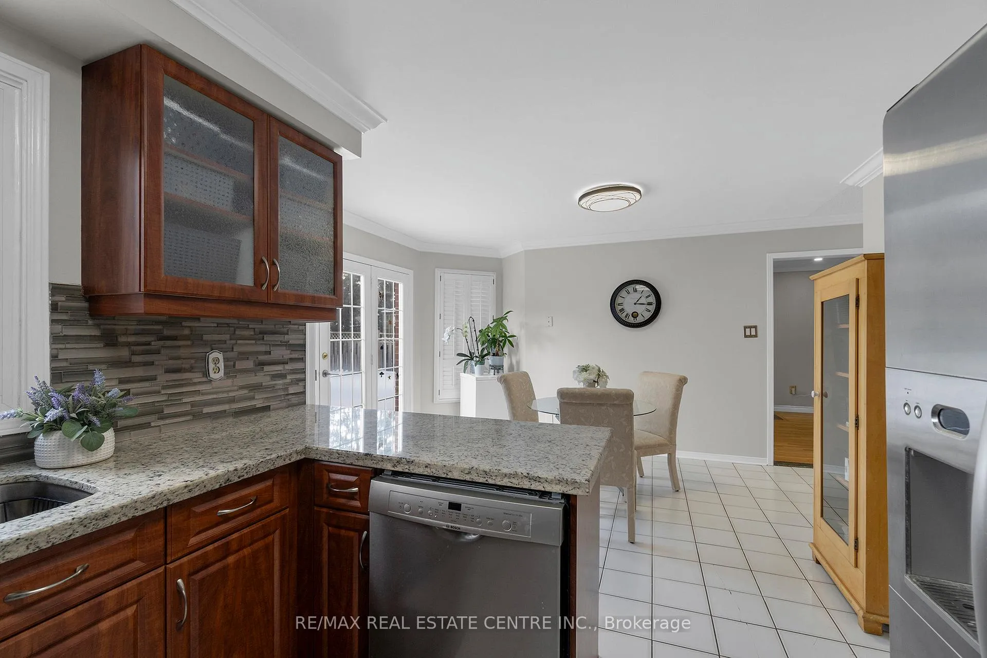 Photo 14 of 38 Sapphire Crescent, Brampton, Heart Lake West — HOMEH