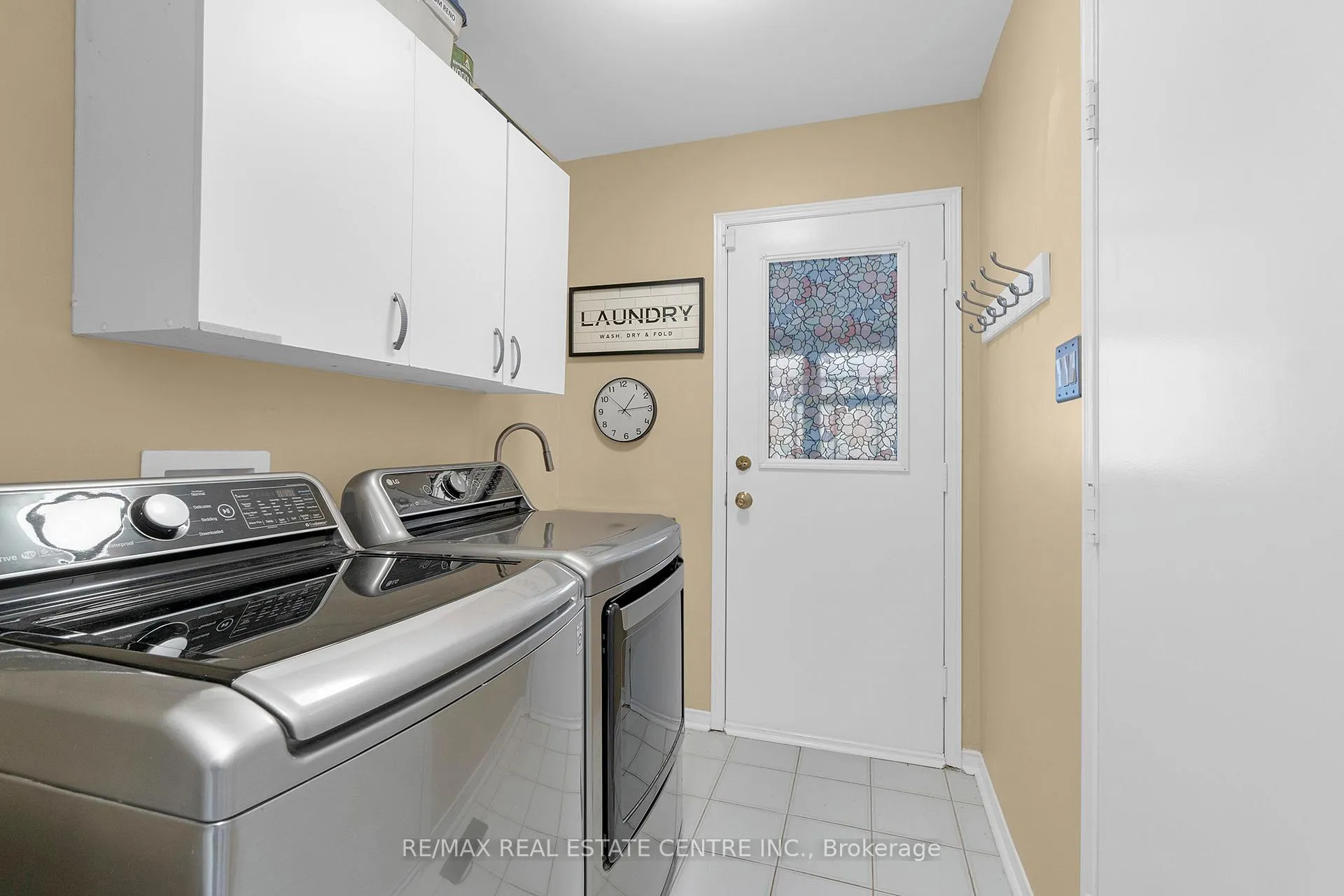 Photo 19 of 38 Sapphire Crescent, Brampton, Heart Lake West — HOMEH