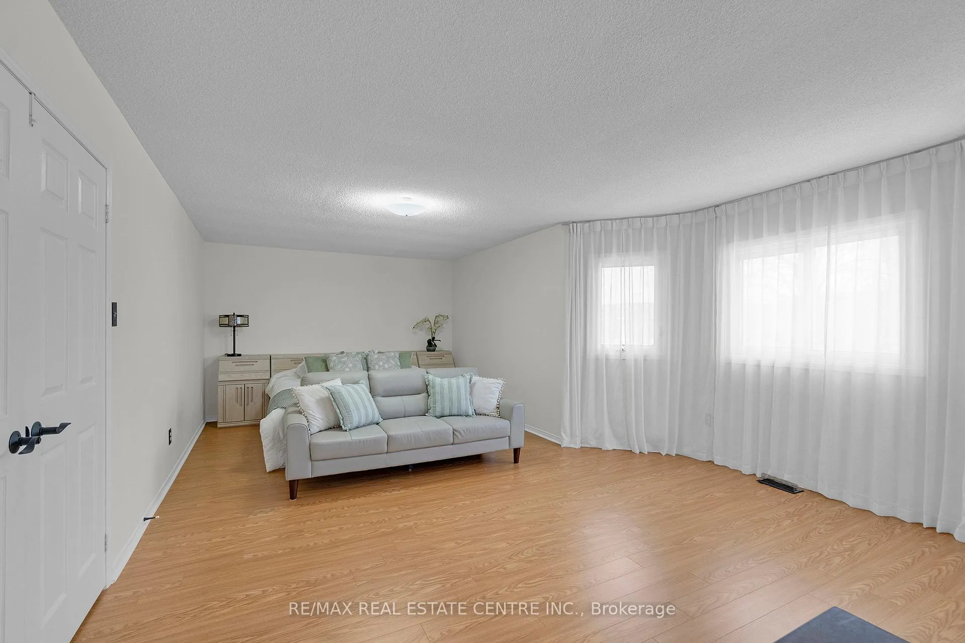 Photo 22 of 38 Sapphire Crescent, Brampton, Heart Lake West — HOMEH