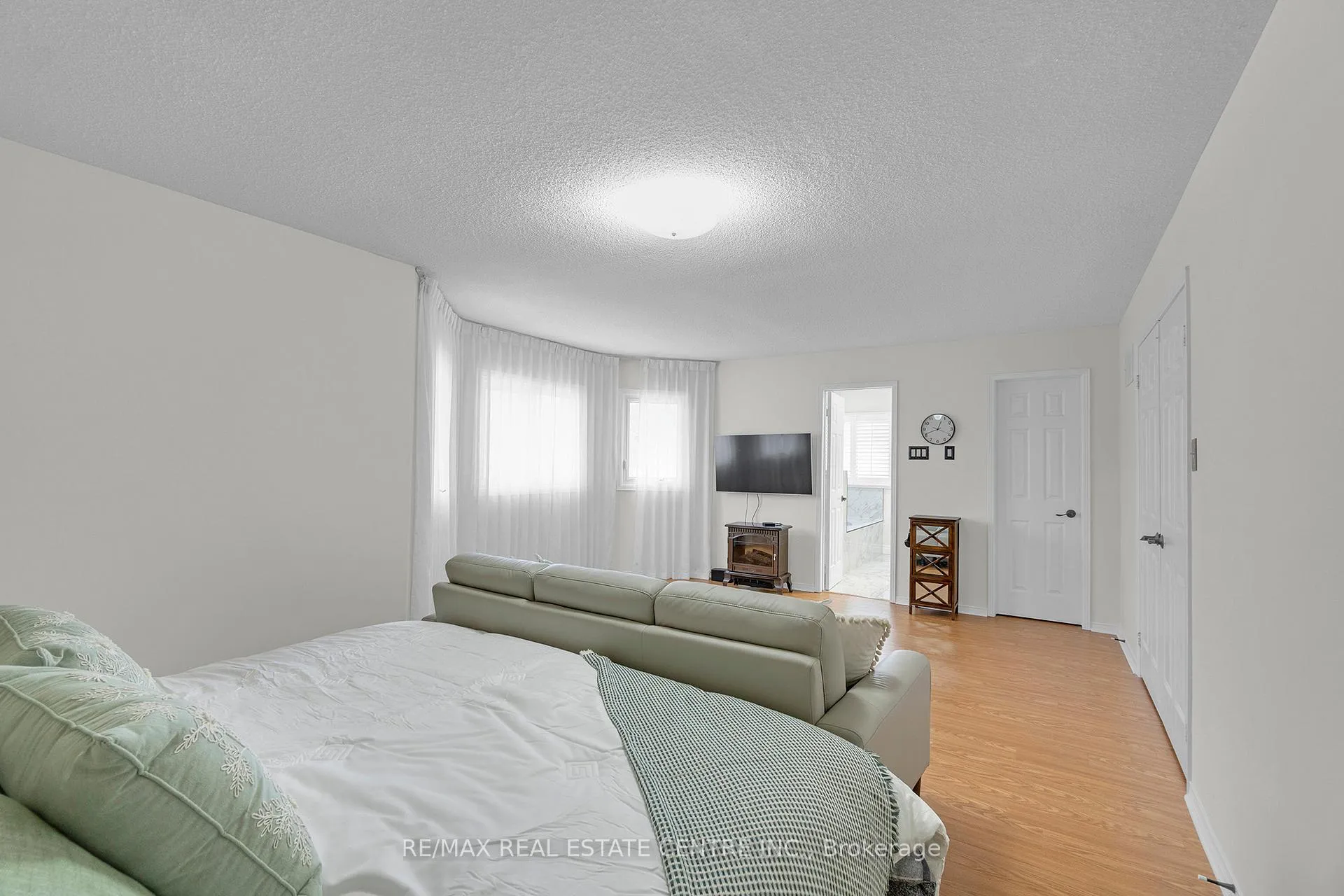 Photo 23 of 38 Sapphire Crescent, Brampton, Heart Lake West — HOMEH