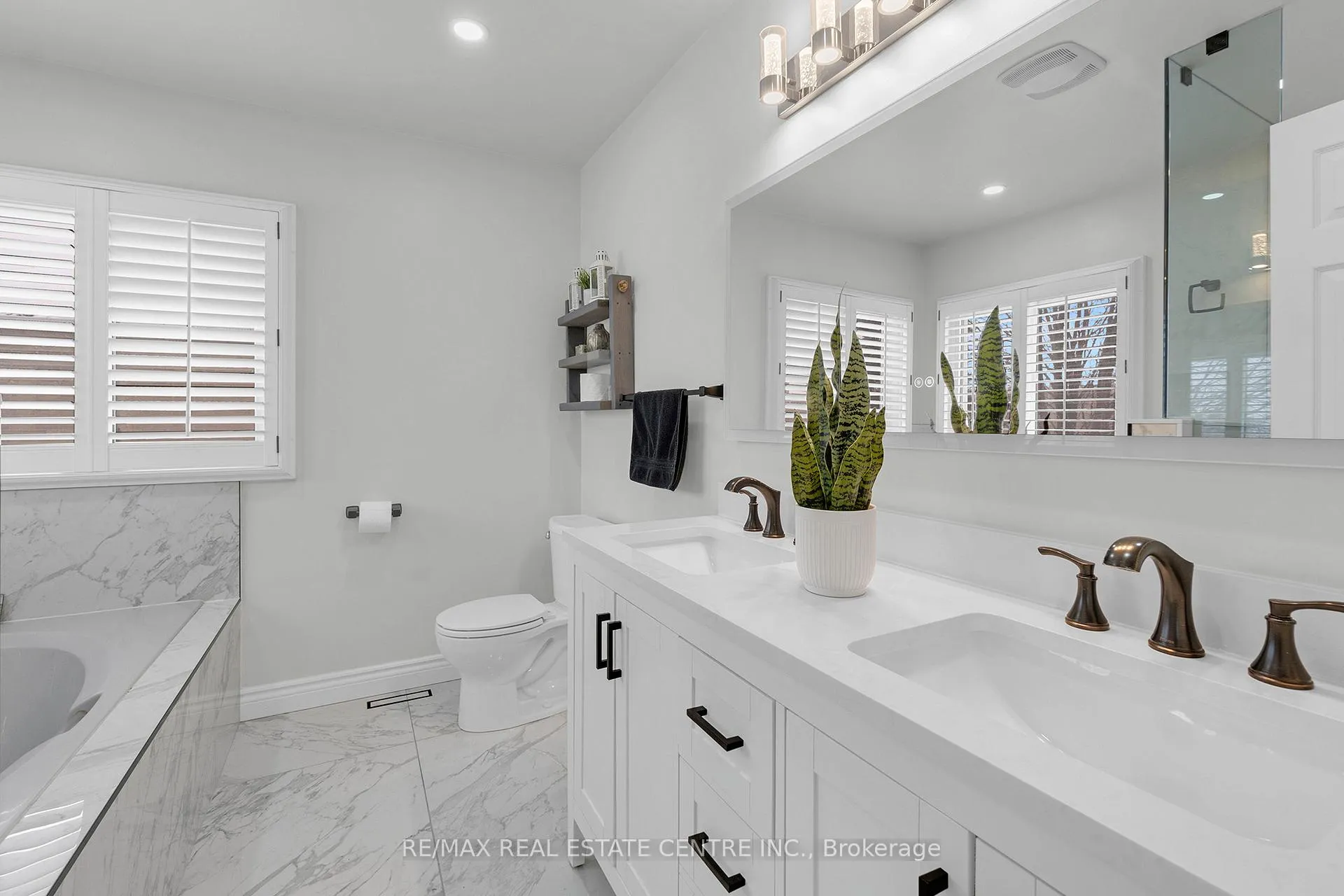 Photo 24 of 38 Sapphire Crescent, Brampton, Heart Lake West — HOMEH