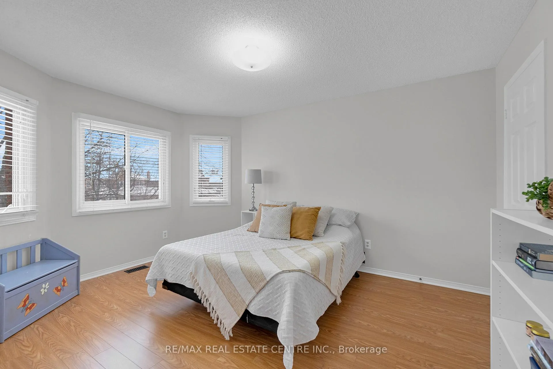 Photo 27 of 38 Sapphire Crescent, Brampton, Heart Lake West — HOMEH