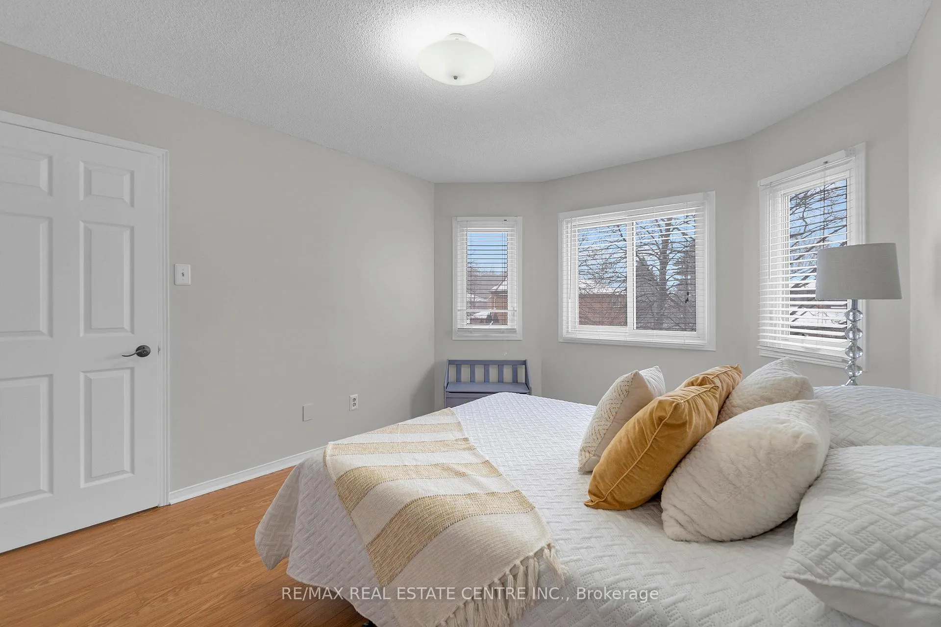 Photo 28 of 38 Sapphire Crescent, Brampton, Heart Lake West — HOMEH