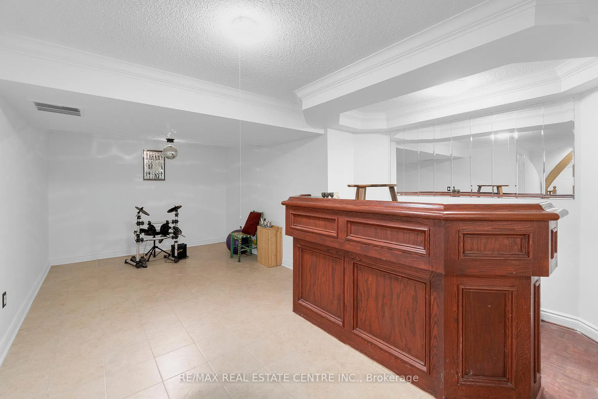 Photo 36 of 38 Sapphire Crescent, Brampton, Heart Lake West — HOMEH