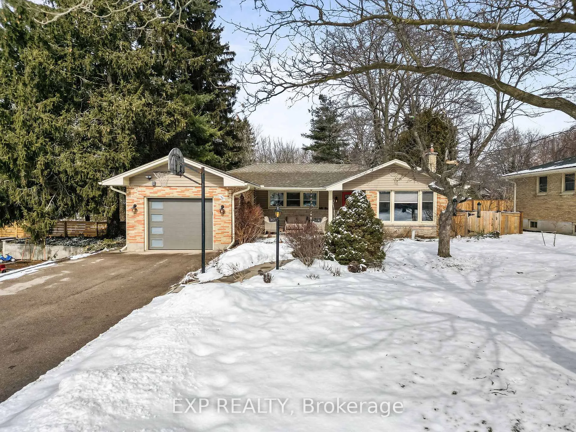 Photo 2 of 1301 Wayne Road, London, South K — HOMEH