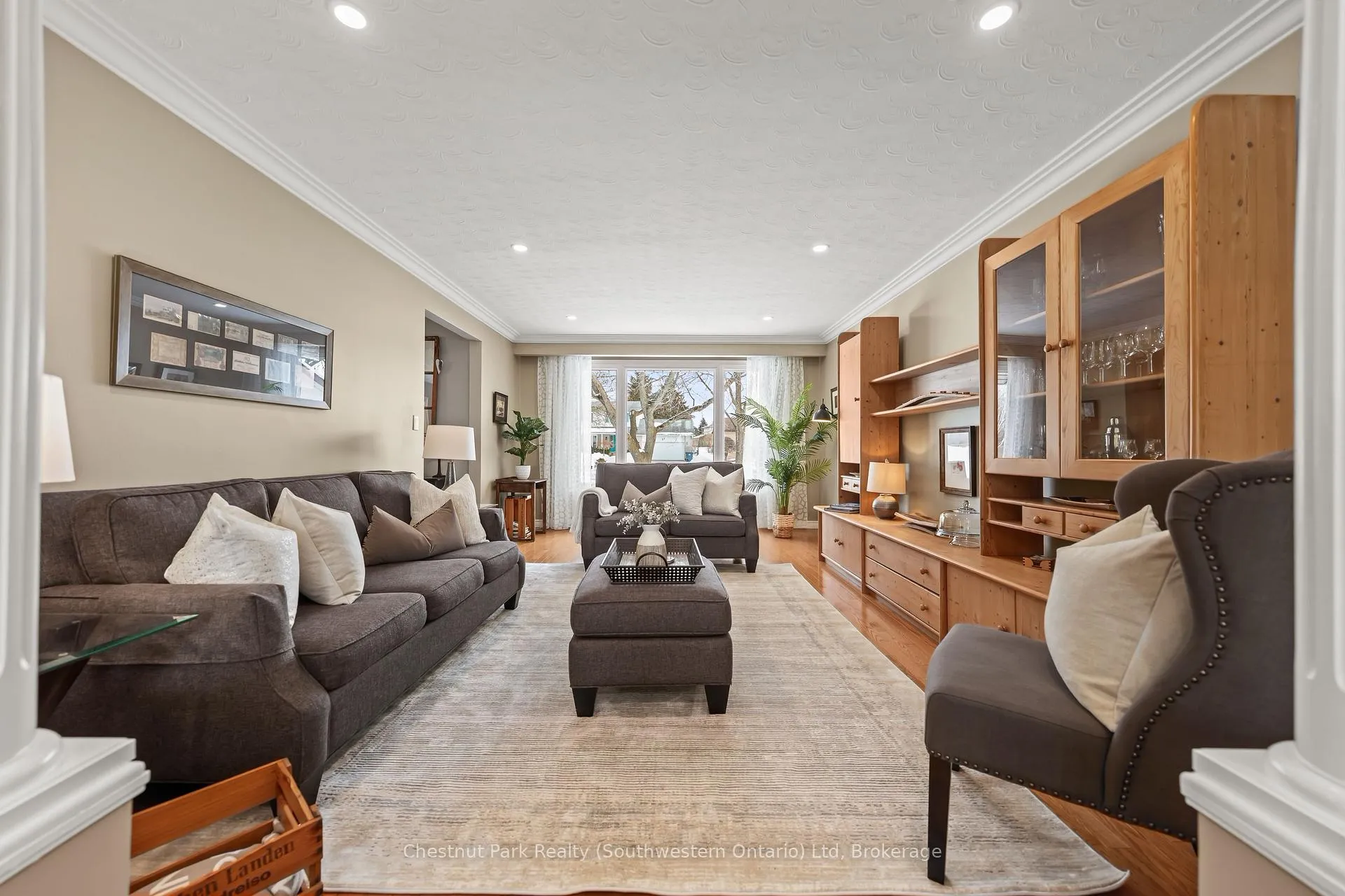 Photo 2 of 20 Latenda Place, Guelph, Kortright East — HOMEH