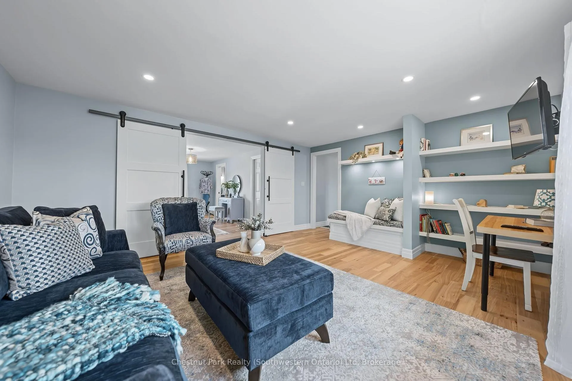 Photo 3 of 20 Latenda Place, Guelph, Kortright East — HOMEH