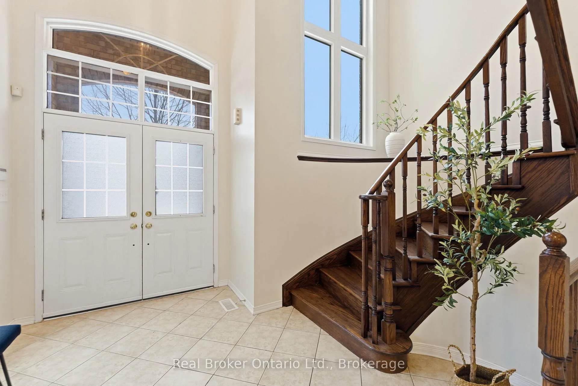 Photo 3 of 4637 Ashlar Crescent, Burlington, Alton — HOMEH