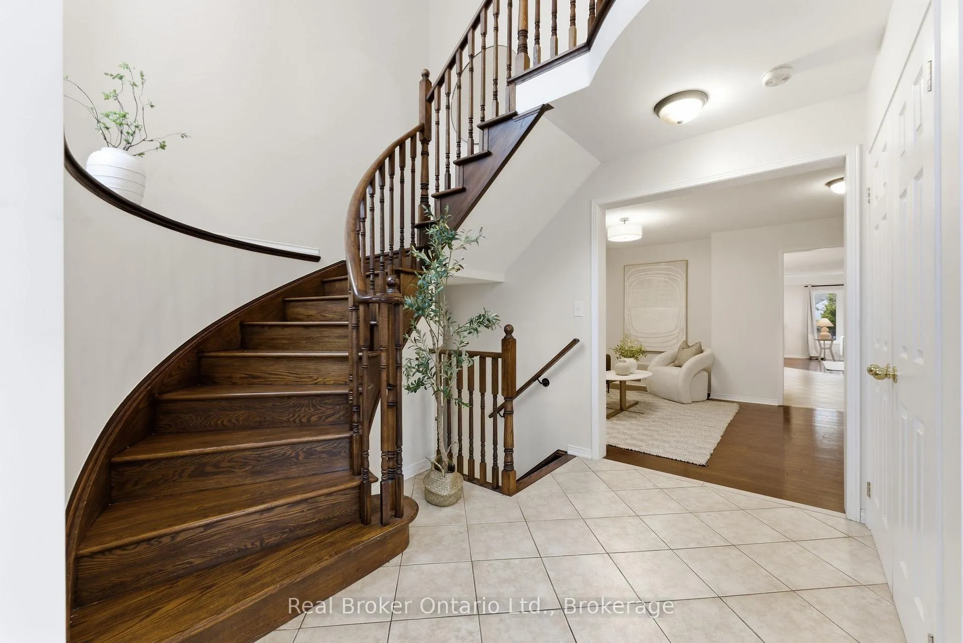 Photo 4 of 4637 Ashlar Crescent, Burlington, Alton — HOMEH