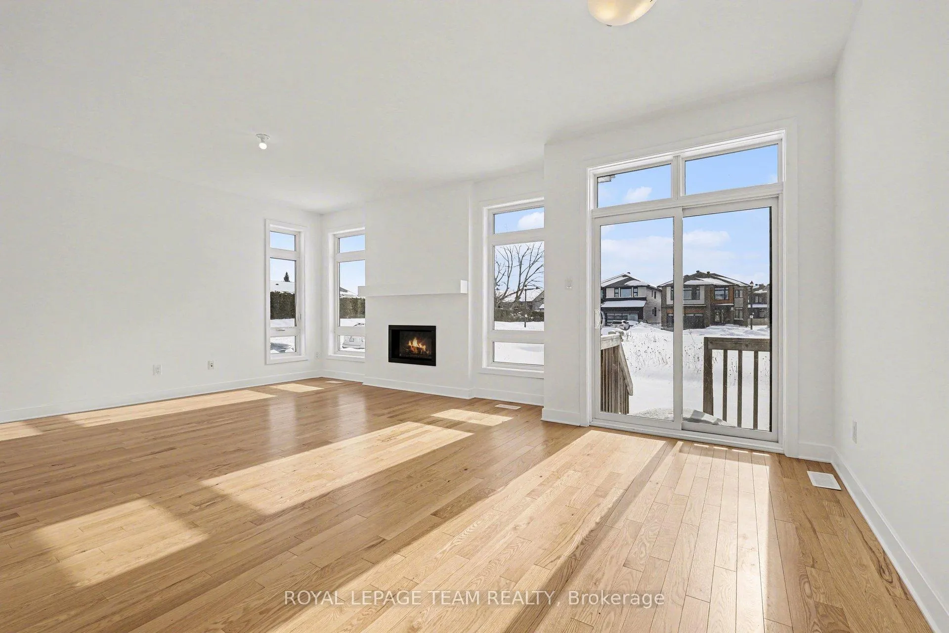 Photo 6 of 329 Whitham Crescent, Augusta, Augusta Twp — HOMEH