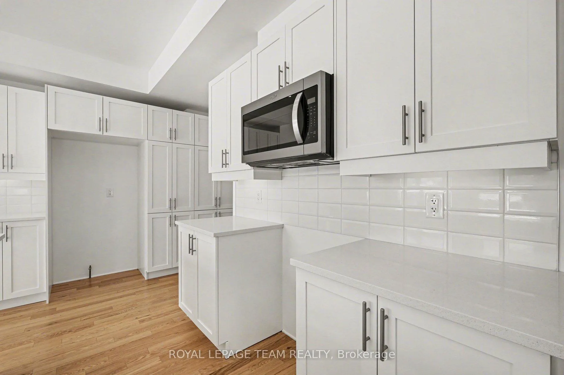 Photo 10 of 329 Whitham Crescent, Augusta, Augusta Twp — HOMEH