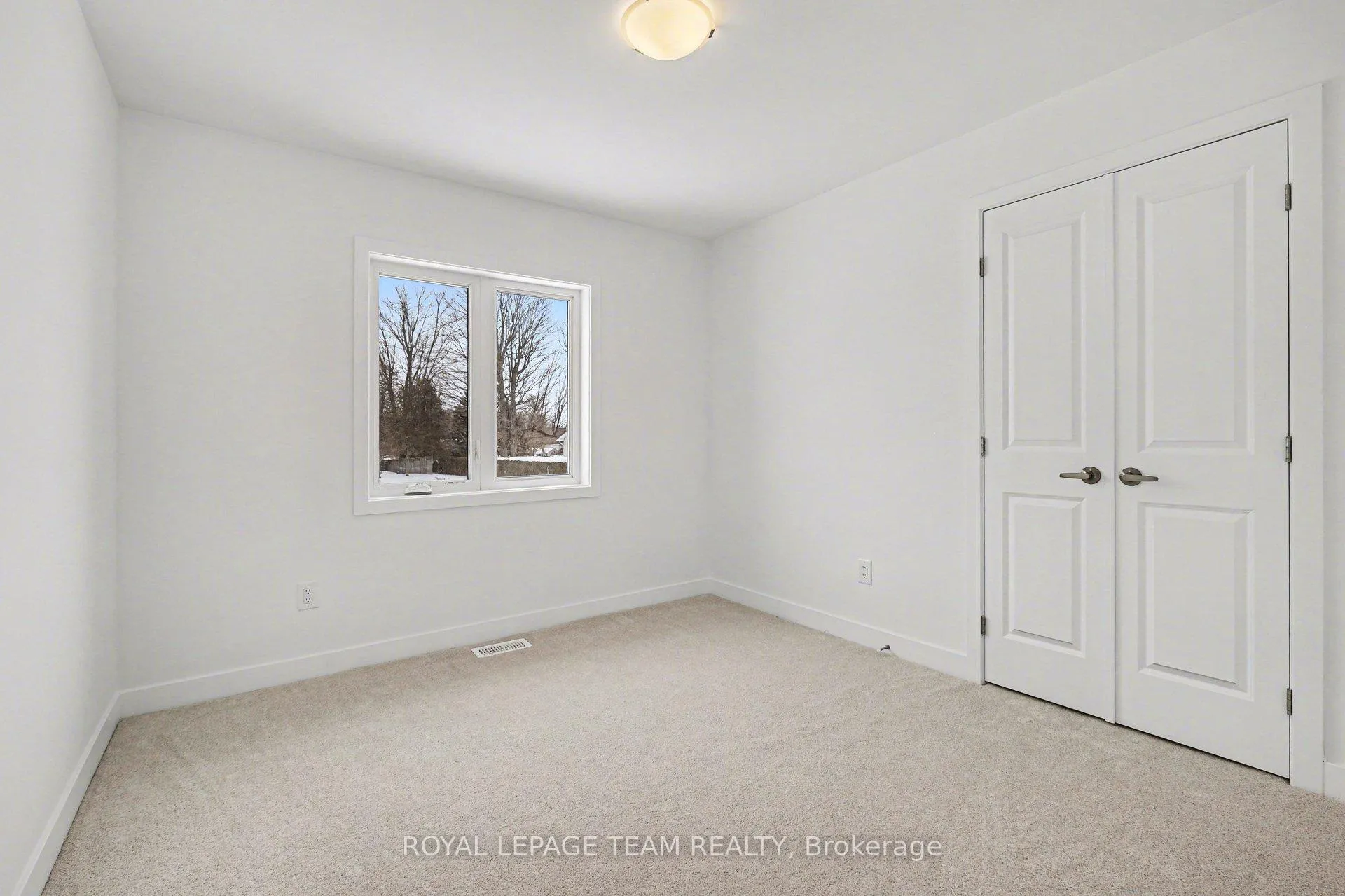 Photo 22 of 329 Whitham Crescent, Augusta, Augusta Twp — HOMEH