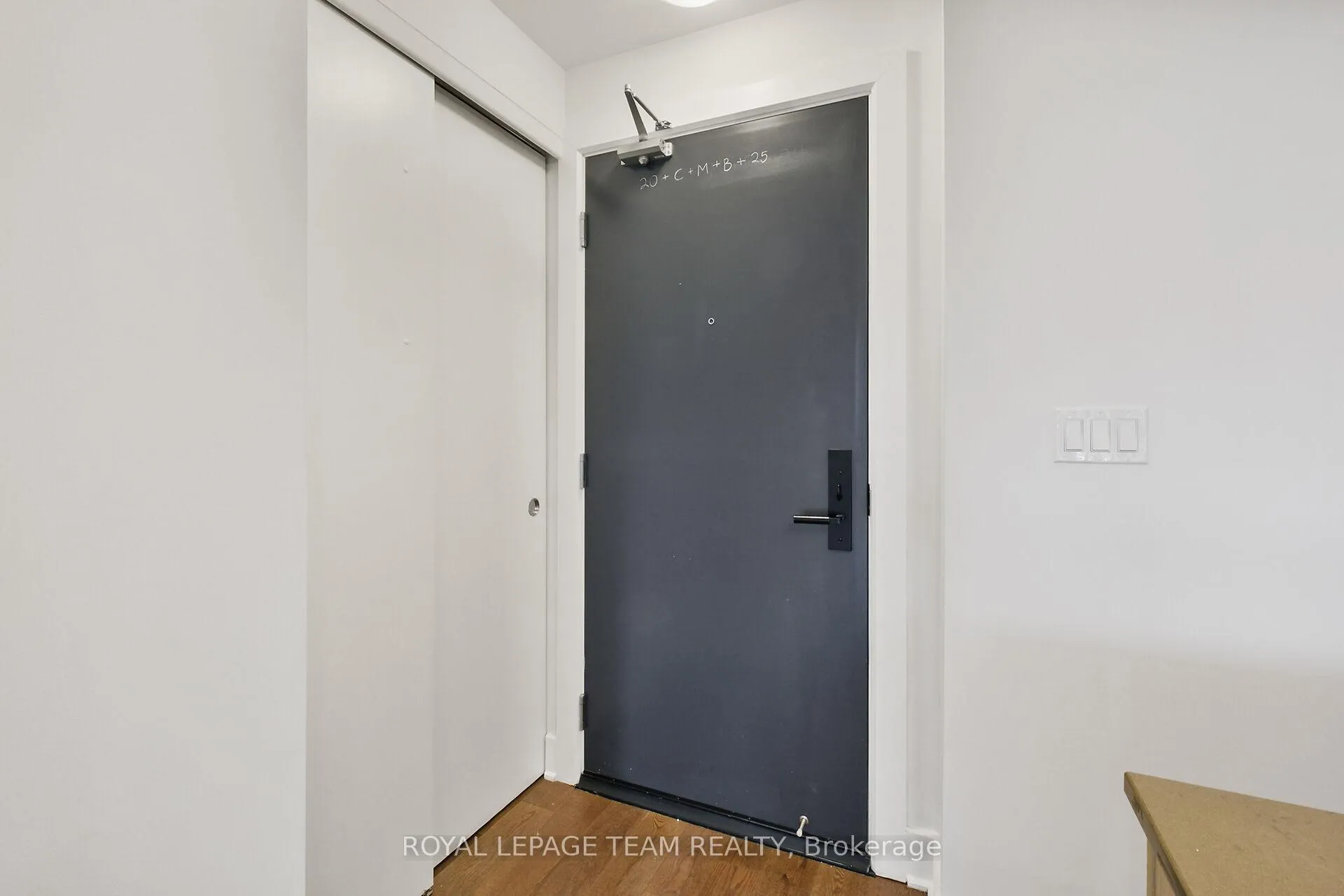 Photo 4 of Unit 909, 255 Bay Street E, Ottawa, Ottawa Centre — HOMEH