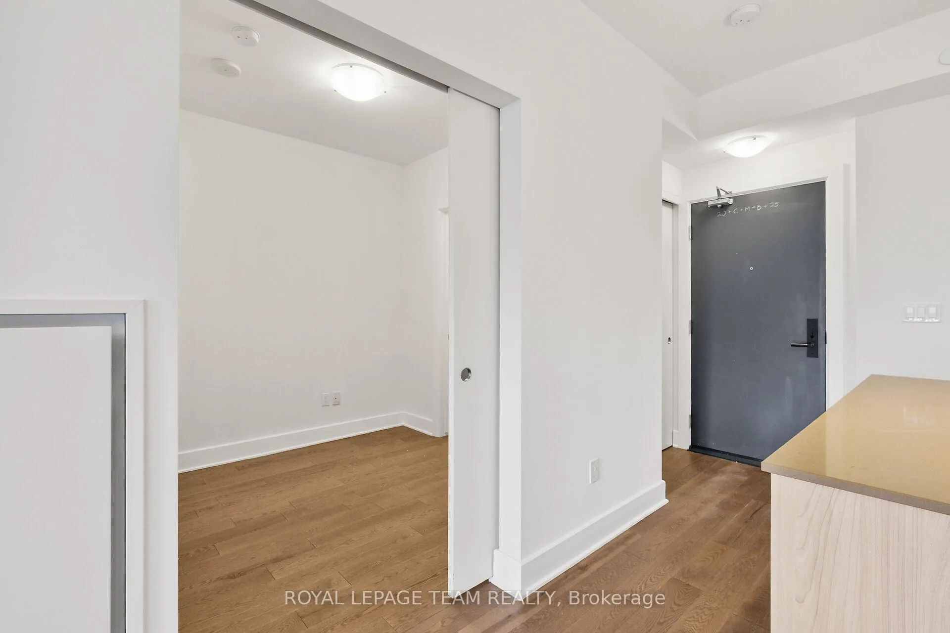 Photo 5 of Unit 909, 255 Bay Street E, Ottawa, Ottawa Centre — HOMEH