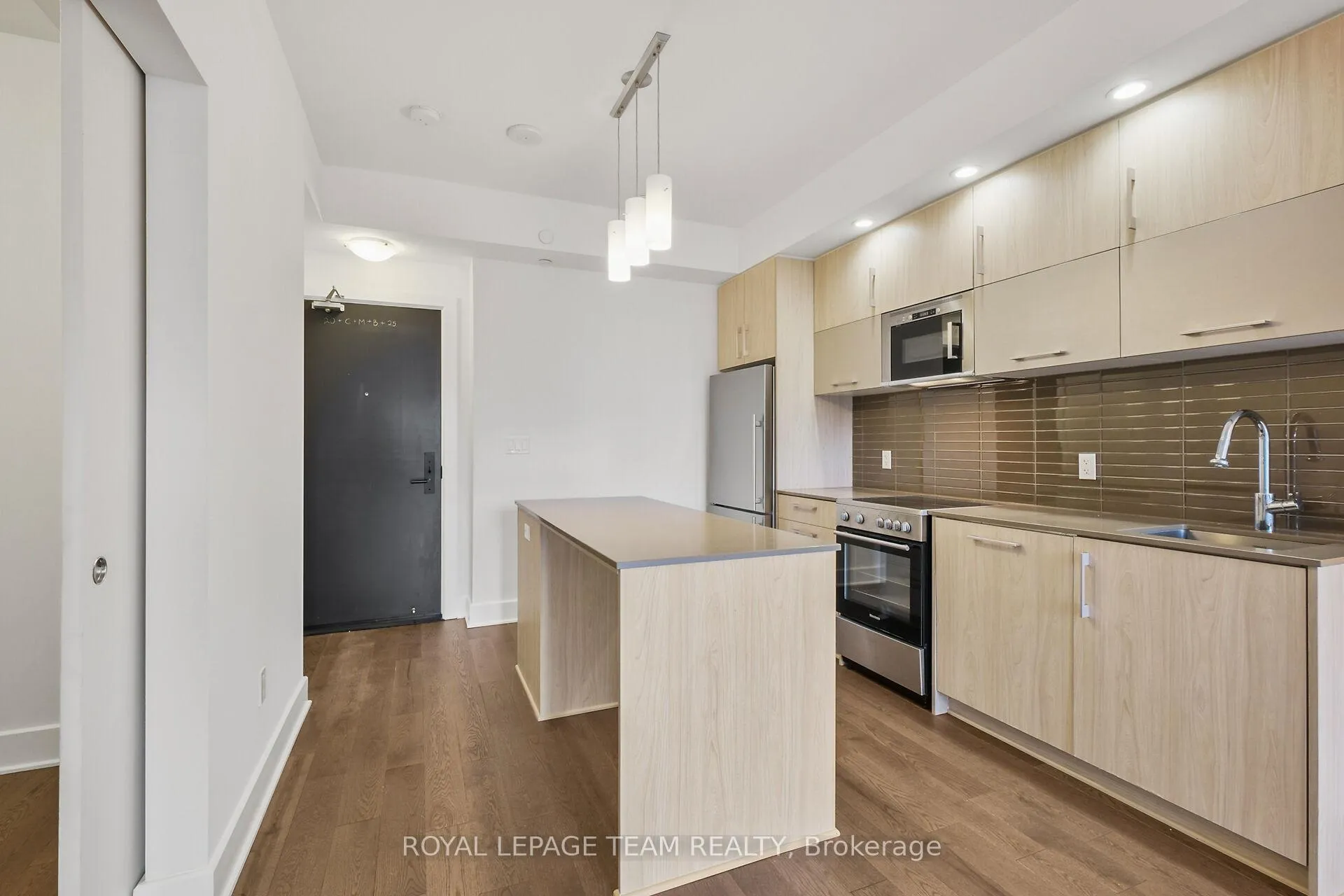 Photo 8 of Unit 909, 255 Bay Street E, Ottawa, Ottawa Centre — HOMEH
