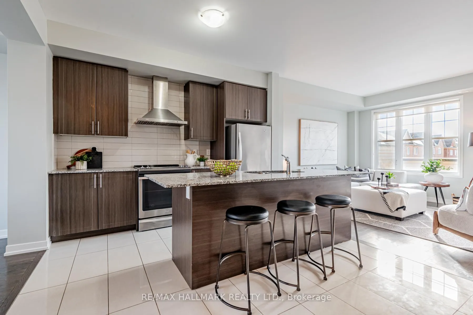 Photo 2 of 10610 Bathurst Street, Vaughan, Patterson — HOMEH