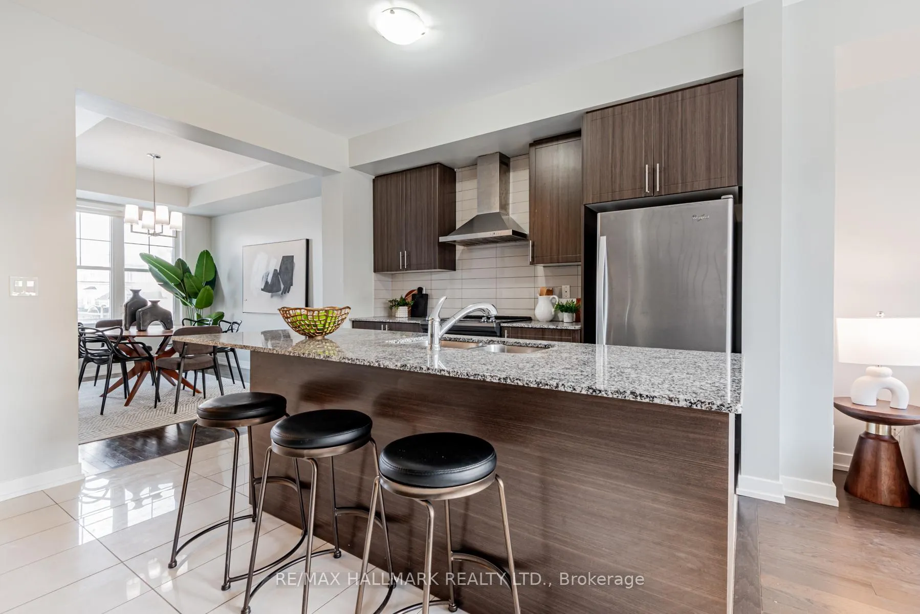 Photo 3 of 10610 Bathurst Street, Vaughan, Patterson — HOMEH