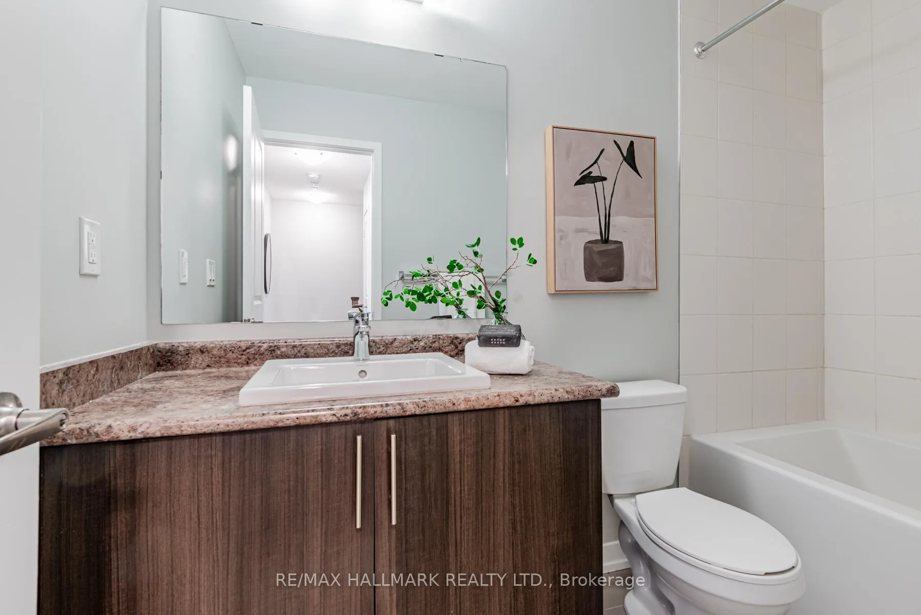 Photo 13 of 10610 Bathurst Street, Vaughan, Patterson — HOMEH