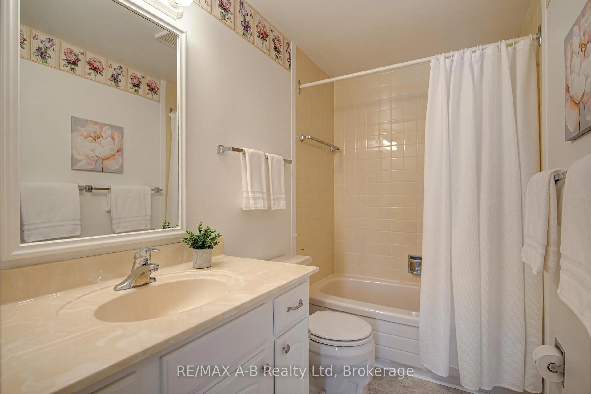 Photo 19 of 43 Sargint Street, Stratford — HOMEH