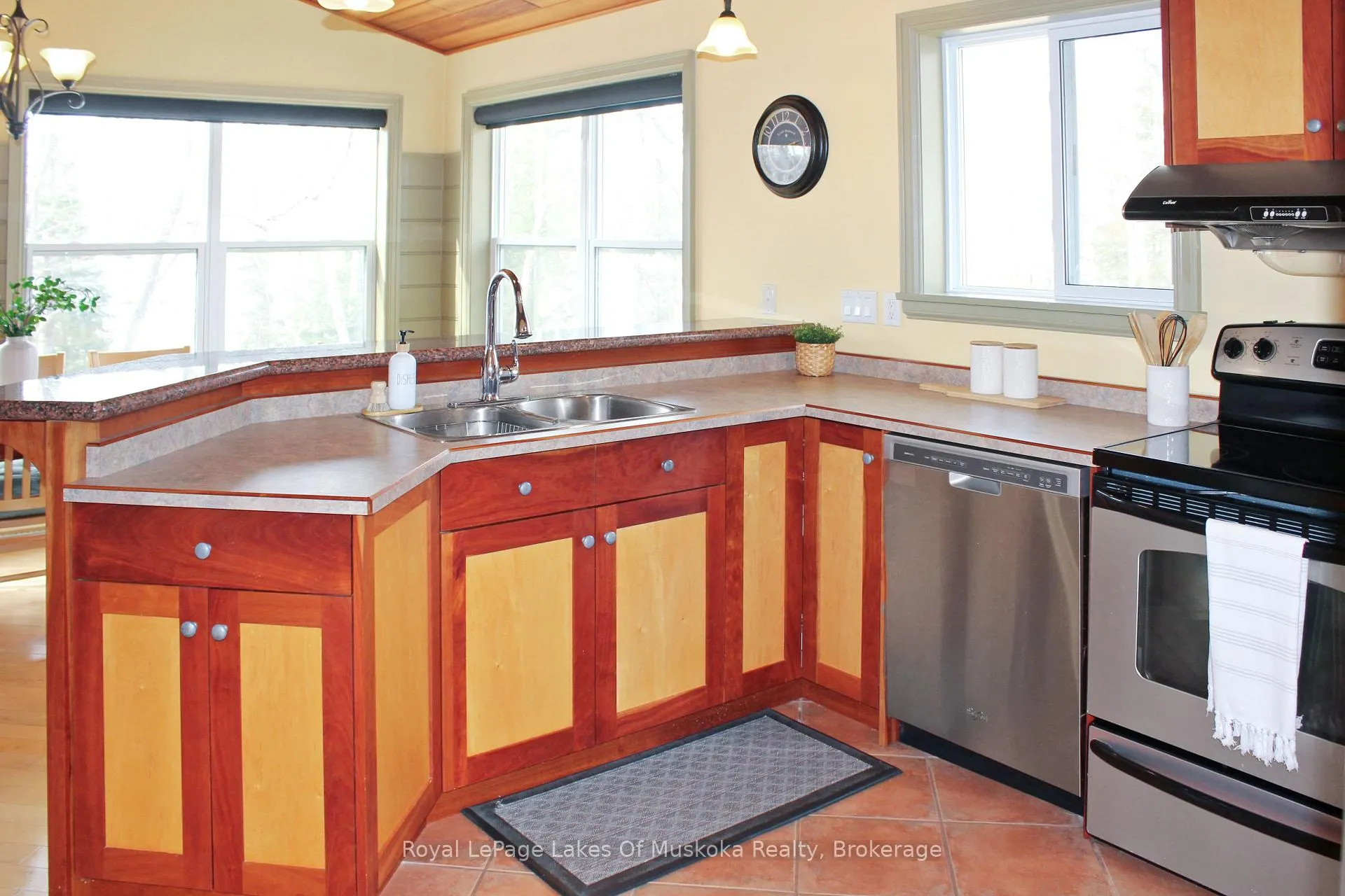 Photo 8 of 1136 Lakeside Trail, Magnetawan — HOMEH