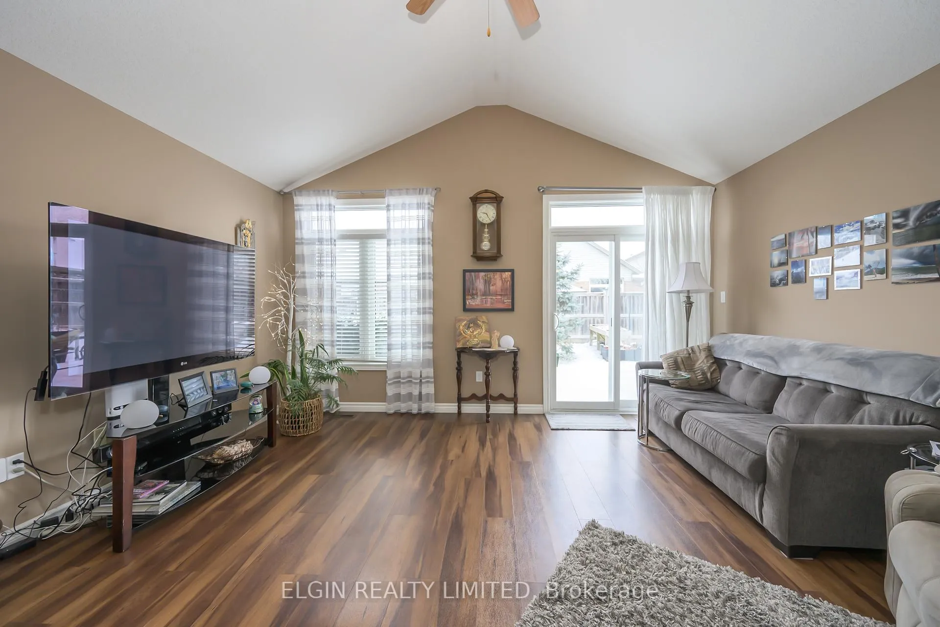 Photo 3 of 18 Cardinal Court, St. Thomas — HOMEH