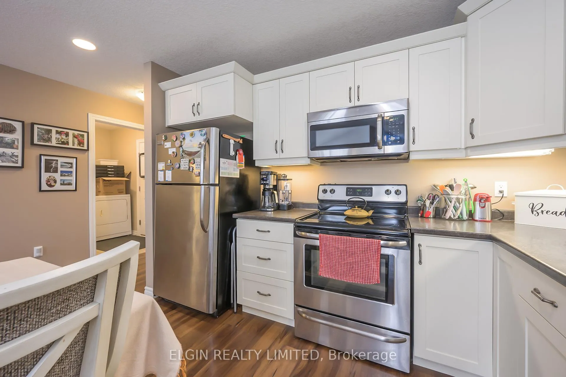 Photo 8 of 18 Cardinal Court, St. Thomas — HOMEH