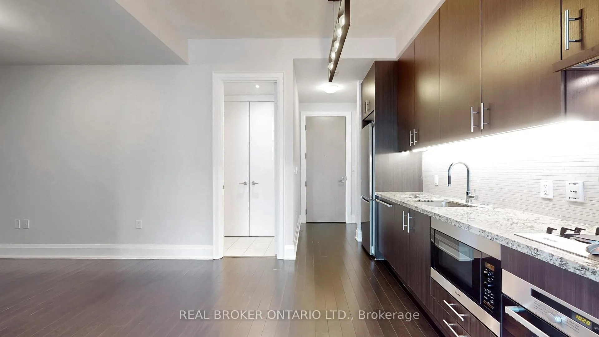 Photo 18 of Unit 801, 39 Queens Quay E, Toronto, Waterfront Communities — HOMEH