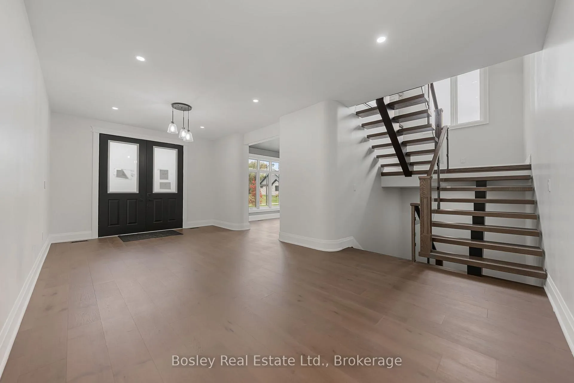 Photo 5 of 47 Whitcombe Way, Puslinch, Morriston — HOMEH