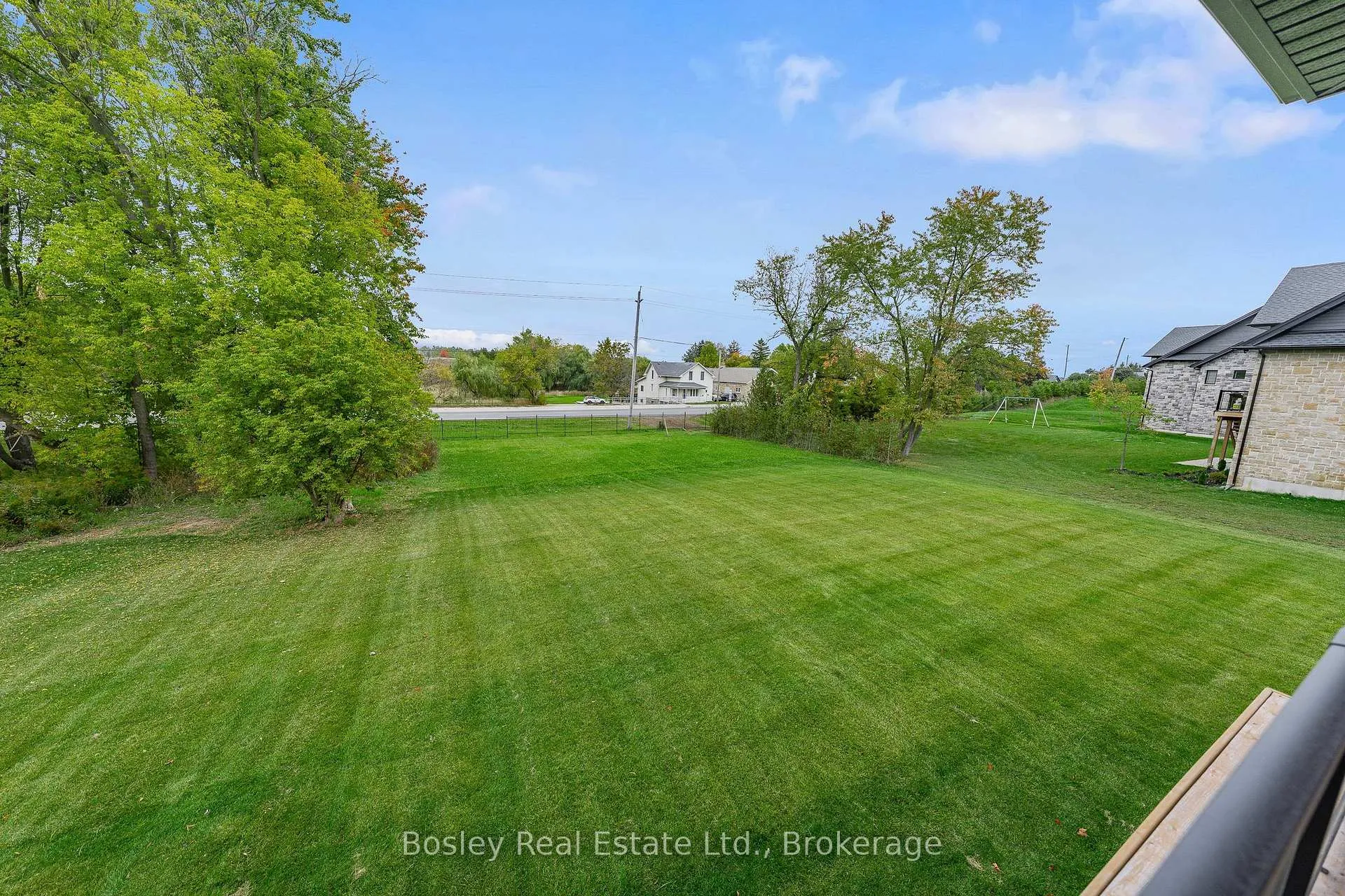 Photo 34 of 47 Whitcombe Way, Puslinch, Morriston — HOMEH