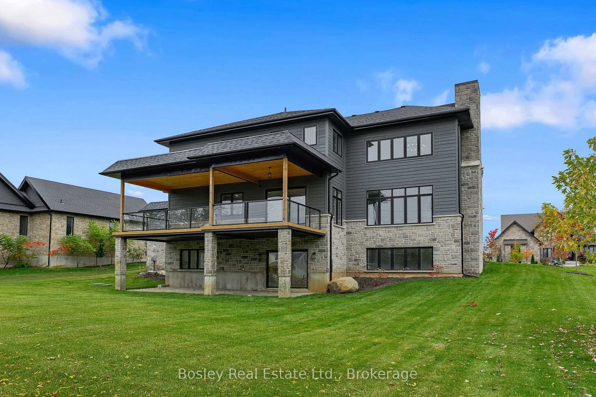 Photo 37 of 47 Whitcombe Way, Puslinch, Morriston — HOMEH
