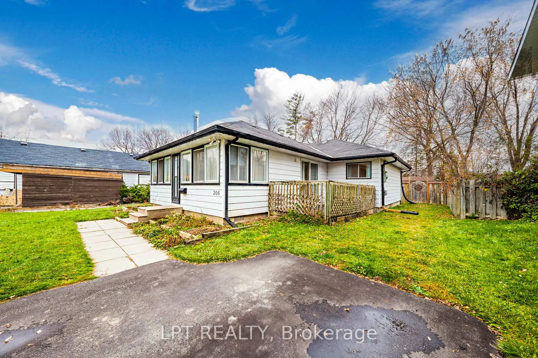 Photo 1 of 206 Bayview Avenue, Georgina, Keswick South — HOMEH
