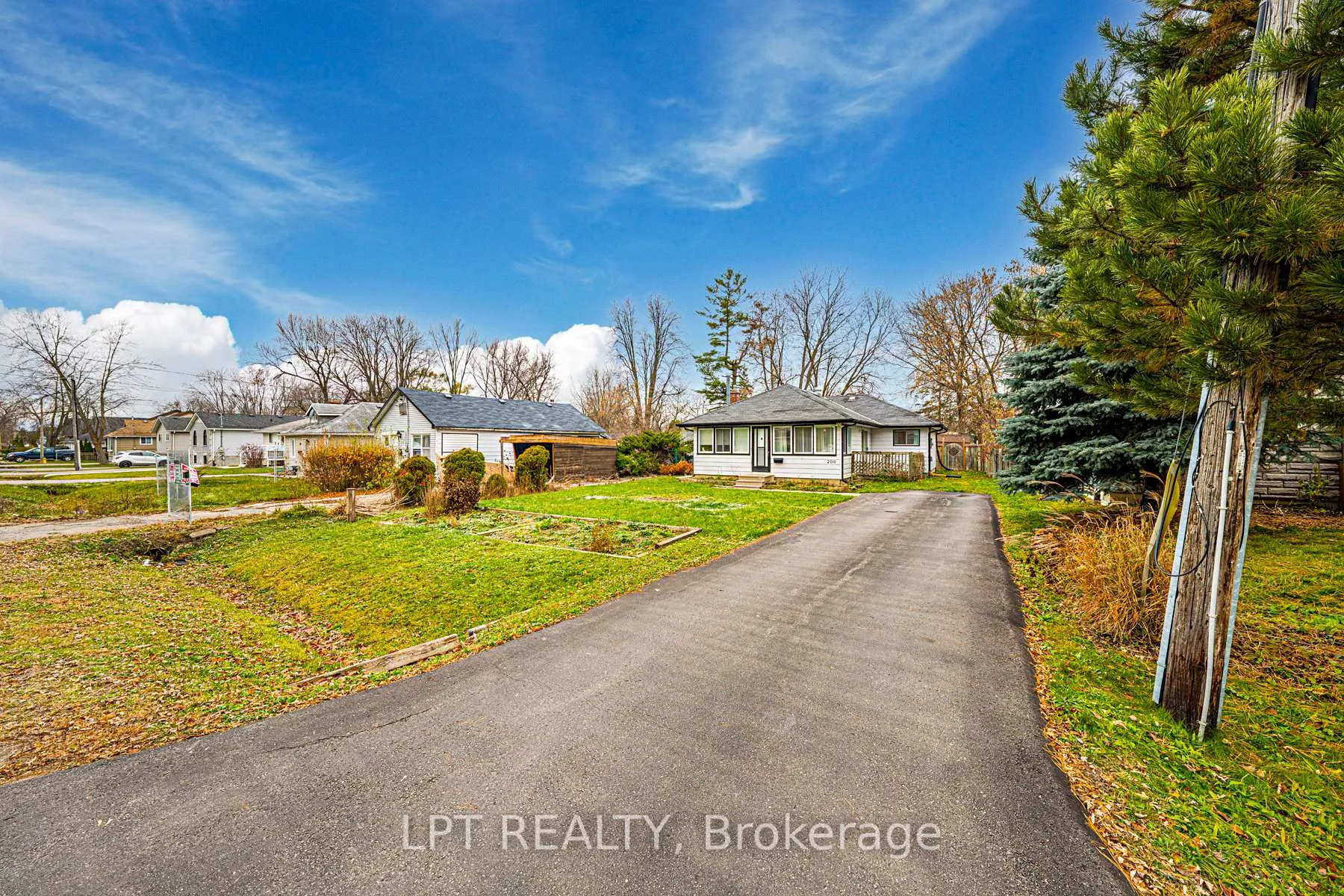 Photo 3 of 206 Bayview Avenue, Georgina, Keswick South — HOMEH