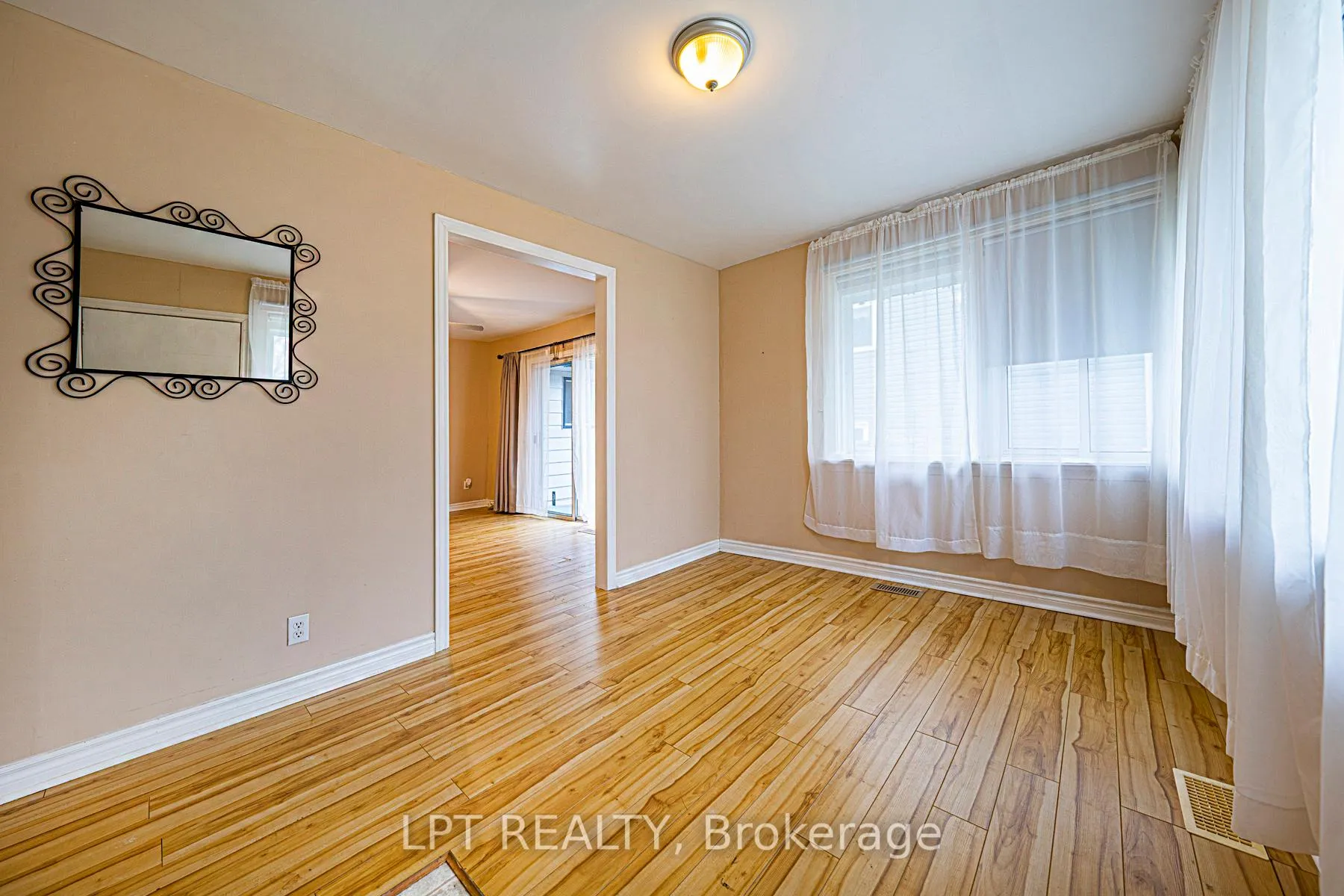 Photo 5 of 206 Bayview Avenue, Georgina, Keswick South — HOMEH