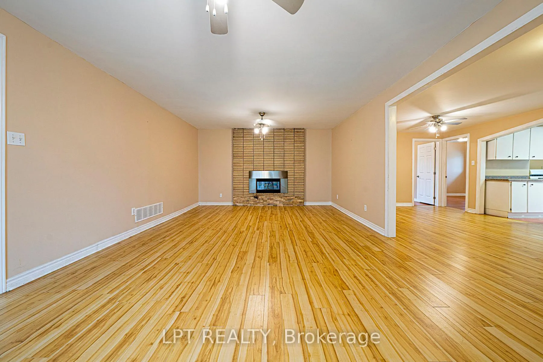 Photo 6 of 206 Bayview Avenue, Georgina, Keswick South — HOMEH