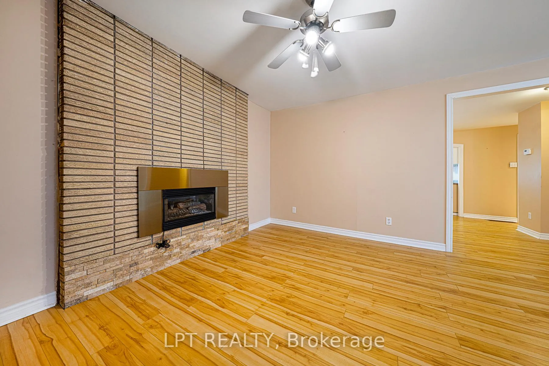 Photo 7 of 206 Bayview Avenue, Georgina, Keswick South — HOMEH